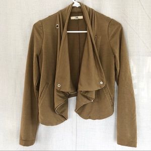 💥PARTY PRICE⬇️Super cute sweater-jacket!